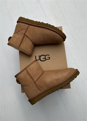 W Classic mini ll støvle Chestnut UGG